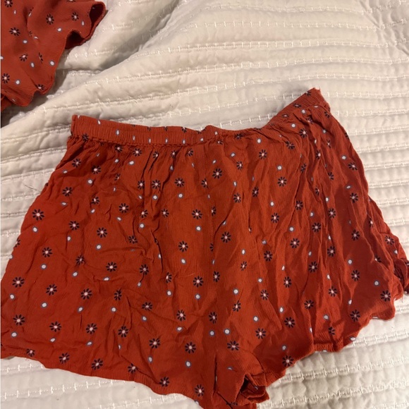 Two piece set - Picture 3 of 11